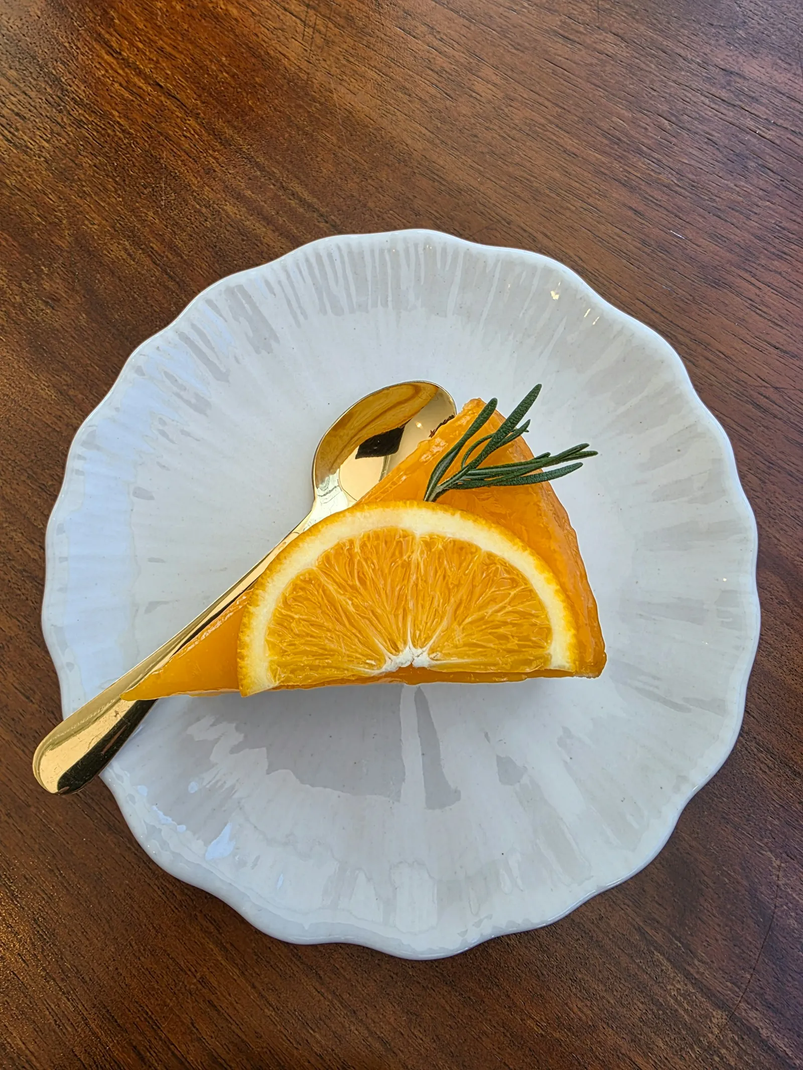 Porción de torta de naranja